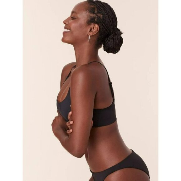 Andie The Maui Black Small Bikini Top Swimming - Picture 2 of 5